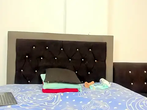 Snapshot of vfridaper chatting on March 3, 1:17 pm vfridaper online show from March 3, 1:17 pm