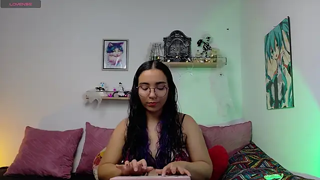 LucyDerby online show from October 28, 9:06 pm