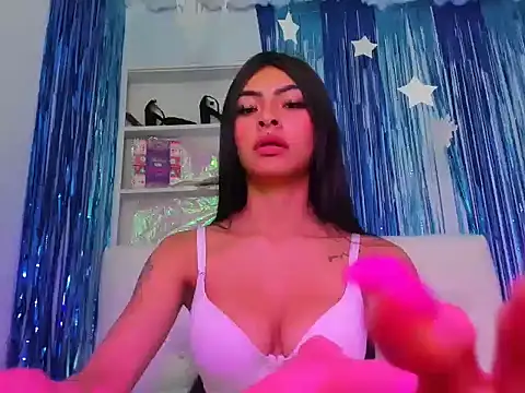 laylahotl online show from October 6, 2:25 pm