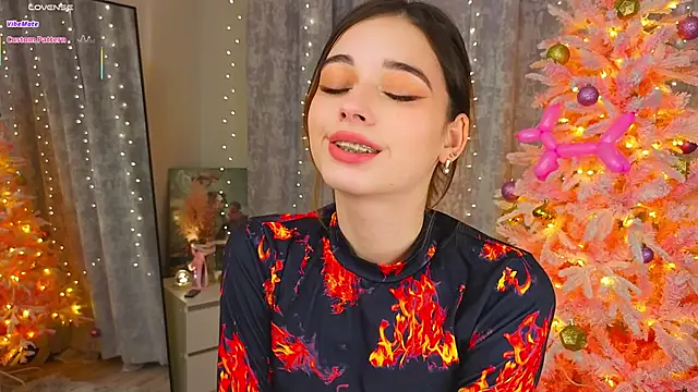 LunaraRada online show from December 16, 5:40 pm