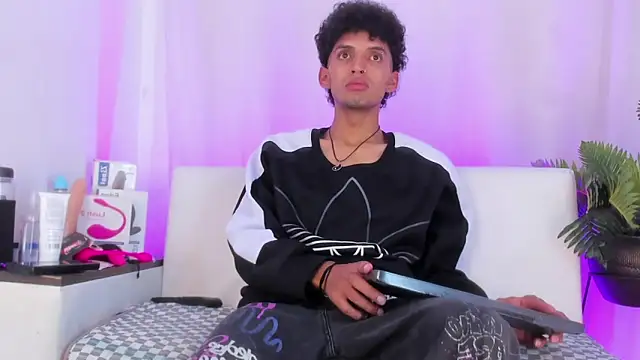 josesweet  online show from November 17, 7:03 am