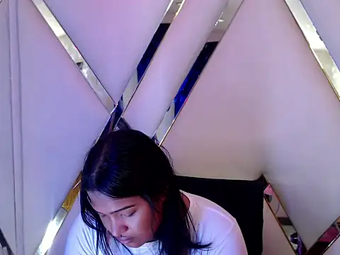 AuroraRoss online show from October 27, 5:28 pm