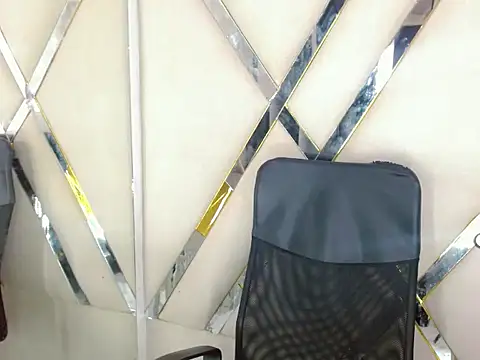 AuroraRoss online show from October 29, 7:15 pm