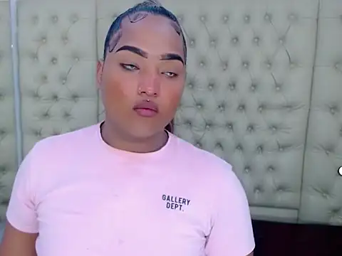 AuroraRoss online show from November 2, 6:10 pm