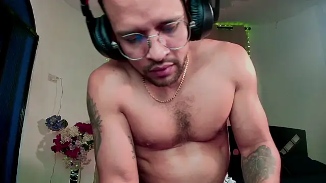 LucasGaeel online show from October 11, 4:49 pm