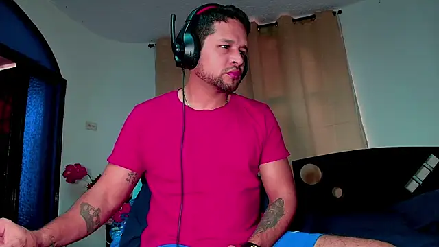 LucasGaeel online show from November 18, 8:46 pm