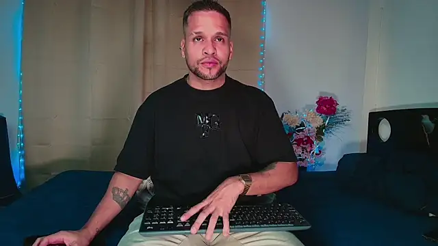 LucasGaeel online show from January 16, 4:49 am