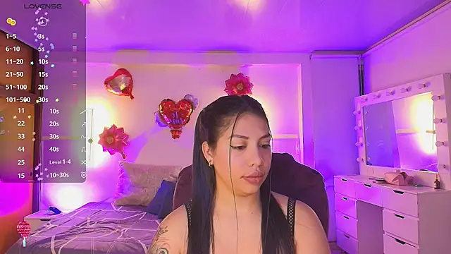 Snapshot of kloe28 chatting on February 15, 3:58 am kloe28 online show from February 15, 3:58 am