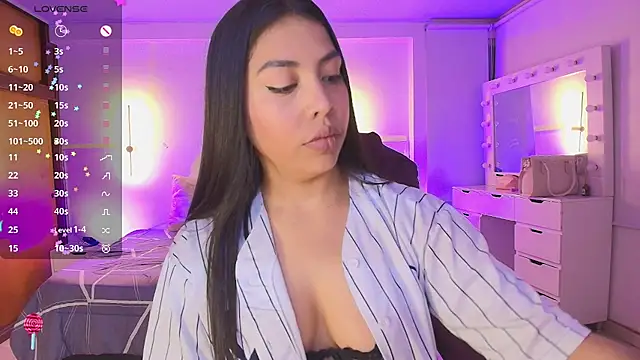 Snapshot of kloe28 chatting on February 18, 3:35 am kloe28 online show from February 18, 3:35 am