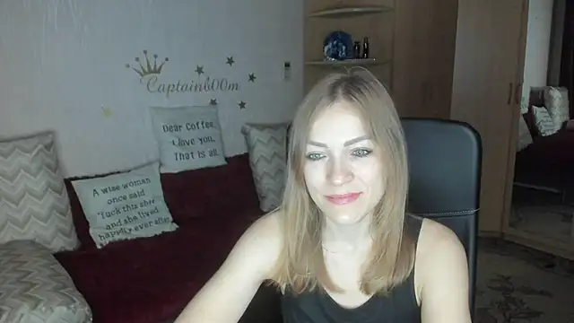 Snapshot of Tiffany_Bates chatting on October 21, 3:18 am Tiffany Bates online show from October 21, 3:18 am