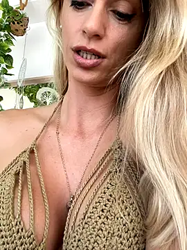 ericafontesx online show from September 26, 12:20 pm