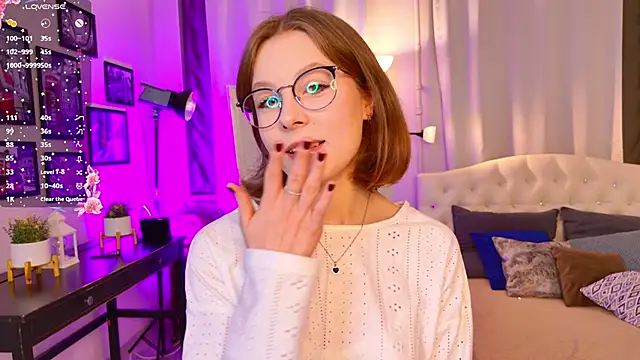 Bubblegum Babe  online show from October 18, 8:09 pm