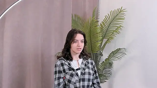 TarahCayne online show from September 25, 11:47 am