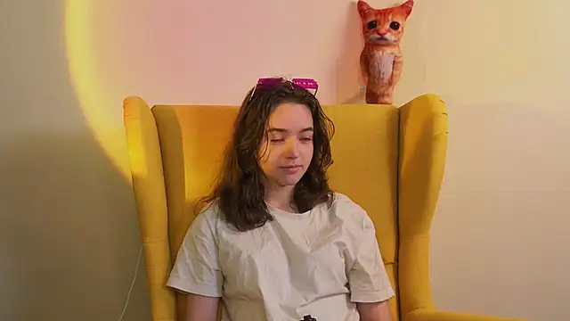 TarahCayne online show from October 4, 7:39 am