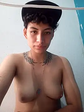 Snapshot of Owen_tomboy chatting on October 20, 8:09 pm Owen tomboy online show from October 20, 8:09 pm