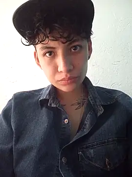 Snapshot of Owen_tomboy chatting on October 21, 4:19 pm Owen tomboy online show from October 21, 4:19 pm