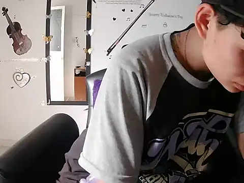 Snapshot of Owen_tomboy chatting on November 1, 2:52 pm Owen tomboy online show from November 1, 2:52 pm