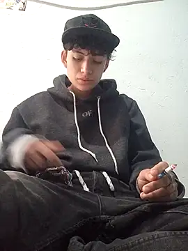 Snapshot of Owen_tomboy chatting on November 3, 8:43 pm Owen tomboy online show from November 3, 8:43 pm