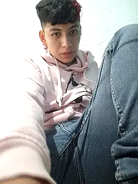 Snapshot of Owen_tomboy chatting on November 19, 8:42 pm Owen tomboy online show from November 19, 8:42 pm