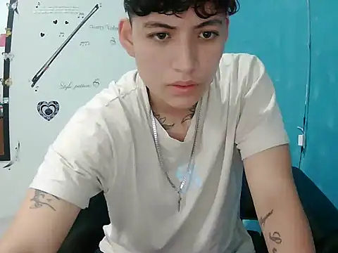 Snapshot of Owen_tomboy chatting on November 21, 4:16 pm Owen tomboy online show from November 21, 4:16 pm