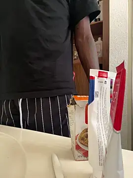 Snapshot of blaccp4k chatting on December 13, 7:53 pm blaccp4k online show from December 13, 7:53 pm