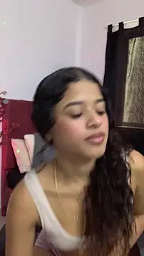 pequitasmedusa9 online show from November 28, 6:10 pm