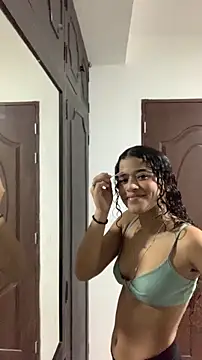 pequitasmedusa9 online show from November 29, 7:39 pm