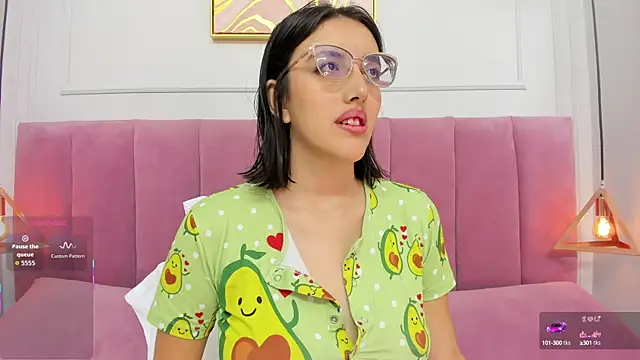 Snapshot of venusgreys1_ chatting on October 17, 11:57 am venusgreys1 online show from October 17, 11:57 am