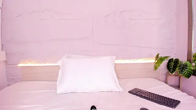 Snapshot of venusgreys1_ chatting on November 15, 12:02 pm venusgreys1 online show from November 15, 12:02 pm