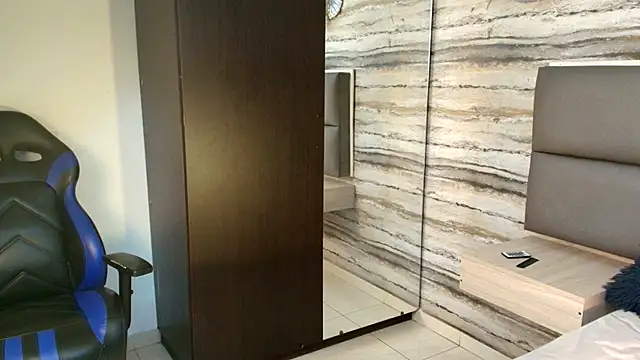 Lovers 21 online show from December 15, 3:33 am