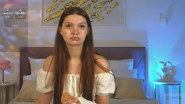 Nicole Broown  online show from October 17, 9:06 pm