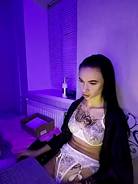 Snapshot of Julietta_001 chatting on October 2, 6:37 pm Julietta 001 online show from October 2, 6:37 pm