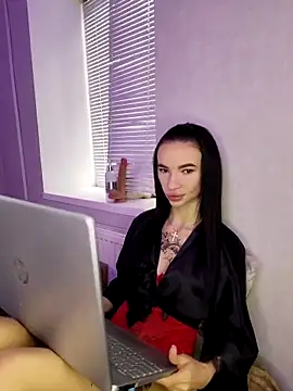 Snapshot of Julietta_001 chatting on October 5, 10:35 am Julietta 001 online show from October 5, 10:35 am