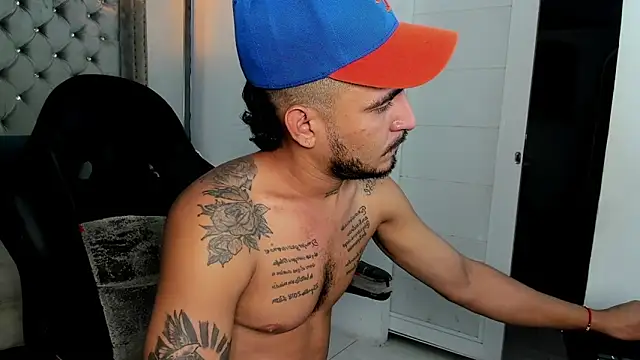 Kevinfox23cms online show from October 14, 3:46 pm