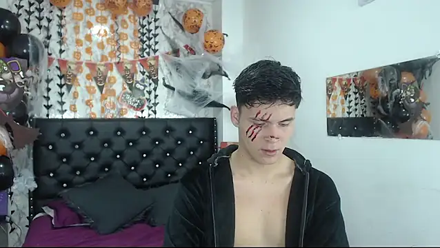 Aaron Foxxx online show from October 18, 10:21 pm