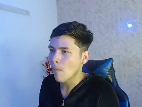 Aaron Foxxx online show from October 22, 1:22 pm