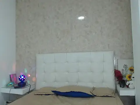 Aaron Foxxx online show from December 17, 9:32 pm