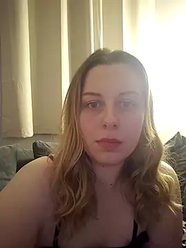 Snapshot of Brutal_brunettexx chatting on August 3, 2:43 am Brutal brunettexx online show from August 3, 2:43 am