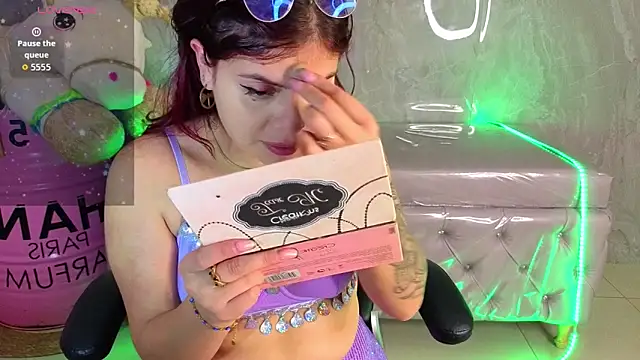 draviana a  online show from February 22, 3:07 am