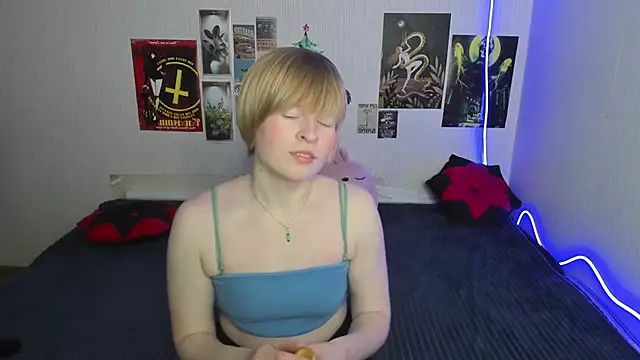 Cattie w  online show from February 17, 1:13 am