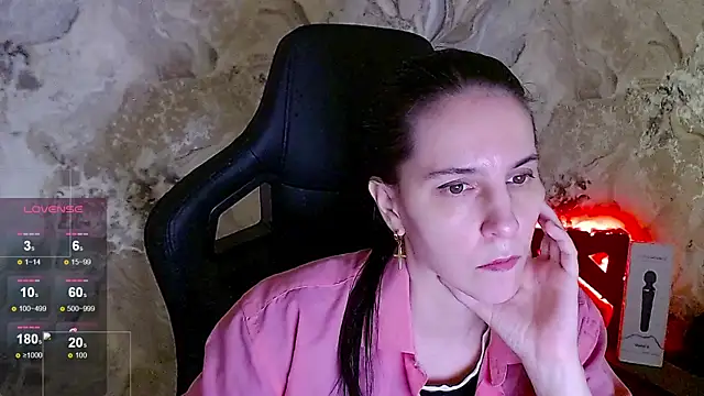 Snapshot of Irwi_Tomboy chatting on June 1, 2:41 pm Irwi Tomboy online show from June 1, 2:41 pm