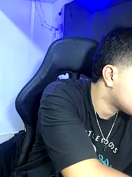 Snapshot of loki32men chatting on October 6, 7:33 pm loki32men online show from October 6, 7:33 pm