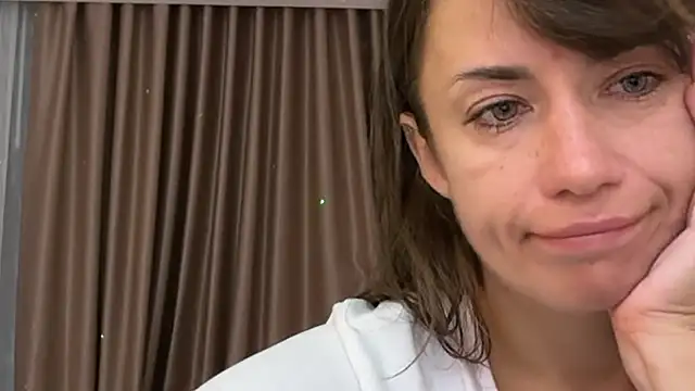 Snapshot of Roriann chatting on February 11, 1:16 pm Roriann online show from February 11, 1:16 pm