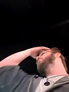 Snapshot of bear8t chatting on October 29, 6:15 am bear8t online show from October 29, 6:15 am