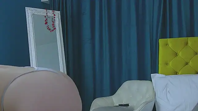 Snapshot of RubyHills chatting on February 15, 5:04 am RubyHills online show from February 15, 5:04 am