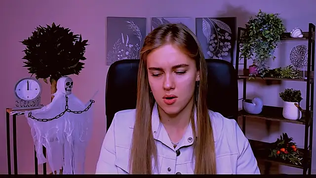 JuneWoods online show from October 22, 6:35 am