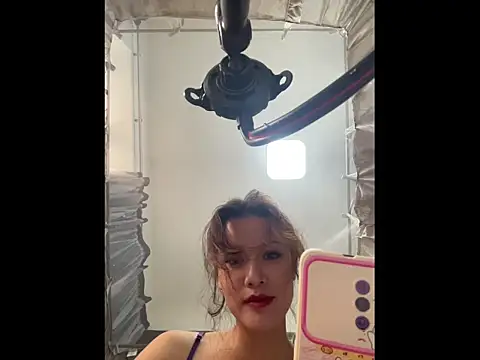 Snapshot of sharony_x chatting on November 15, 9:06 am sharony x online show from November 15, 9:06 am