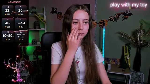 Snapshot of rebecca_smile chatting on October 29, 1:24 pm rebecca smile online show from October 29, 1:24 pm