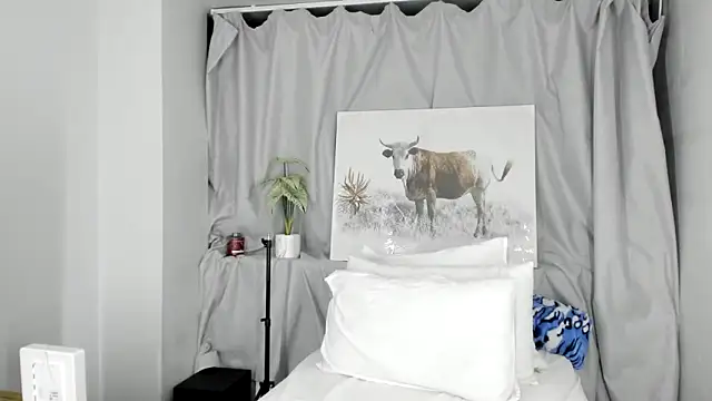 Snapshot of ConnieSmall24 chatting on October 21, 12:33 am ConnieSmall24 online show from October 21, 12:33 am