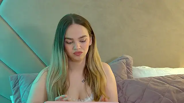 AnitaVenture online show from April 10, 4:39 am